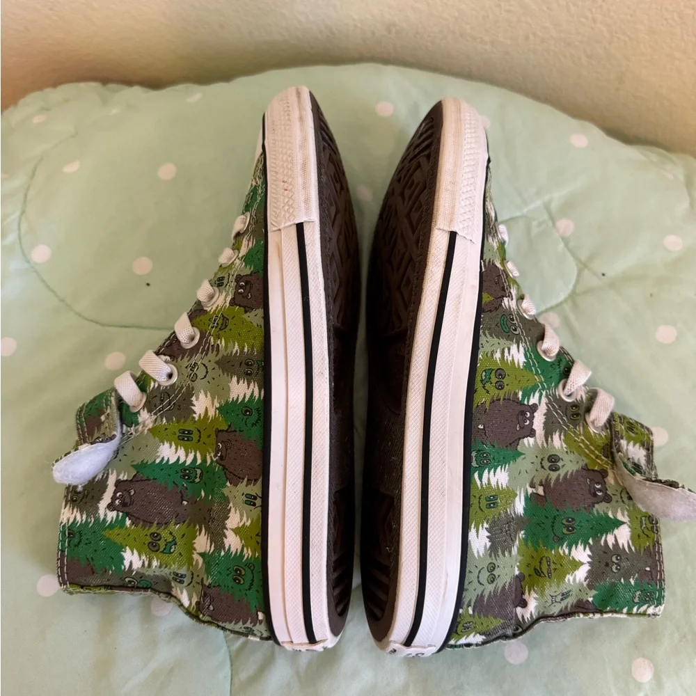 Converse Brown Bear and Trees Pattern Sneakers Kids size 3